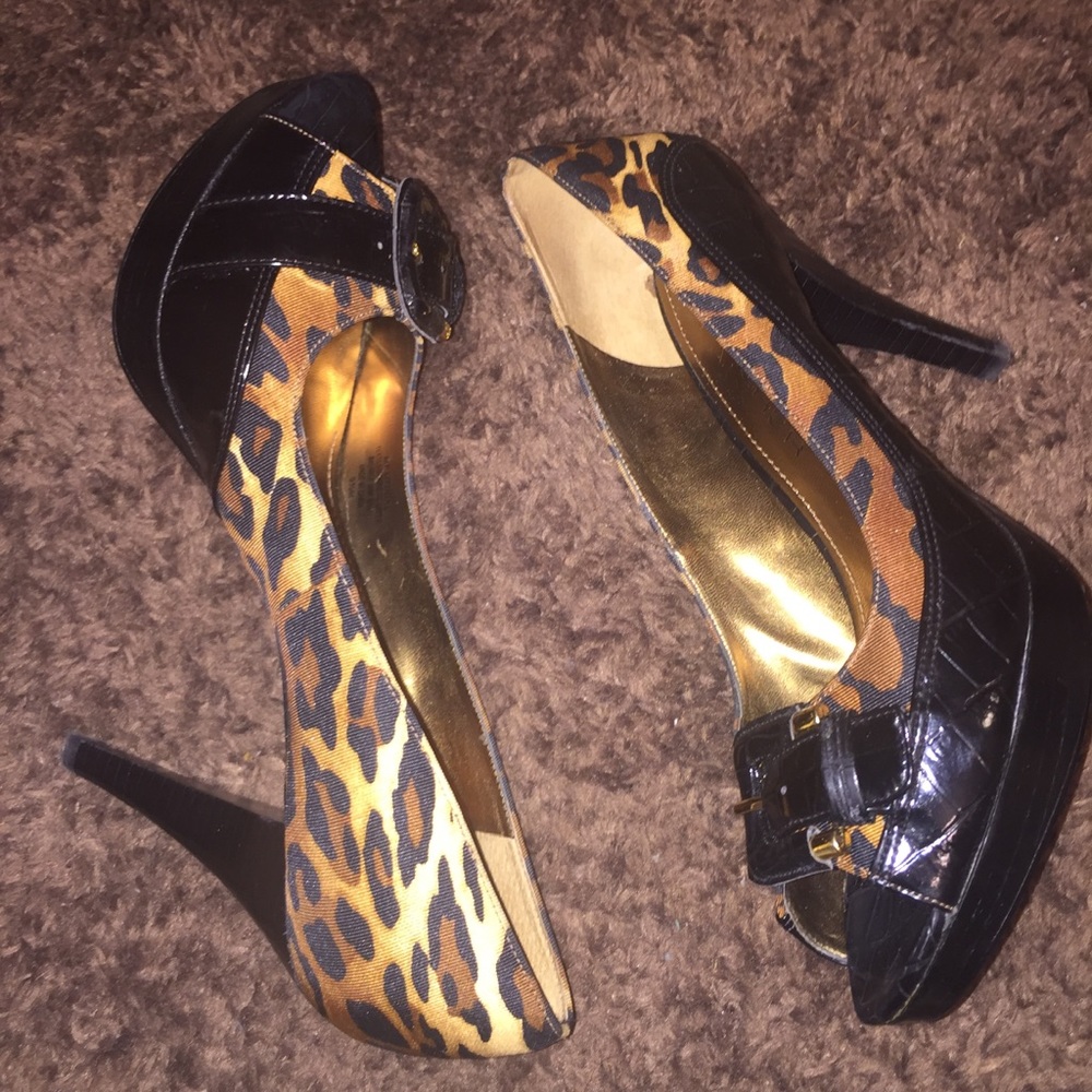 Marc Fisher brown multi fabric heels.